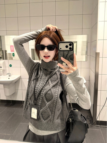 Ženska pletena bez rukava vest s poluotvorenim ovratnikom, standardna duljina, japansko-korejski casual stil (tvar: smjesa kemijskih vlakana; bez punila; zima 2025)