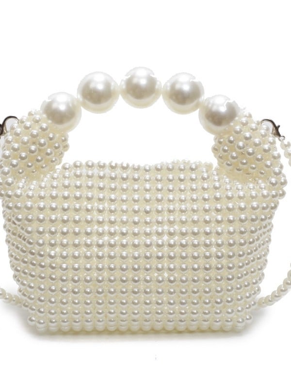 Gyöngyökkel díszített estélyi táska, vertikális négyzetes siluettel, felső nyitás, belső párnázás nélküli, belső telefonzseb zárható.