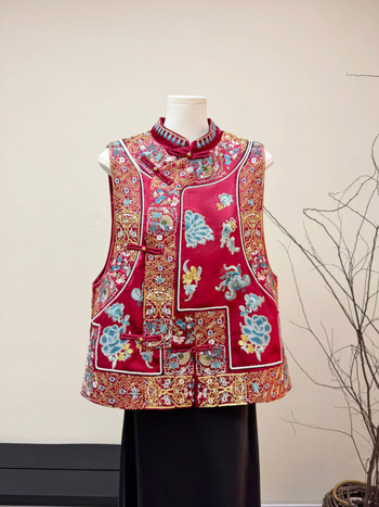 Ženski vest u kineskom stilu s vezenim, stojeći ovratnik, cvjetni uzorak, poliester 70–80%, jesen 2025