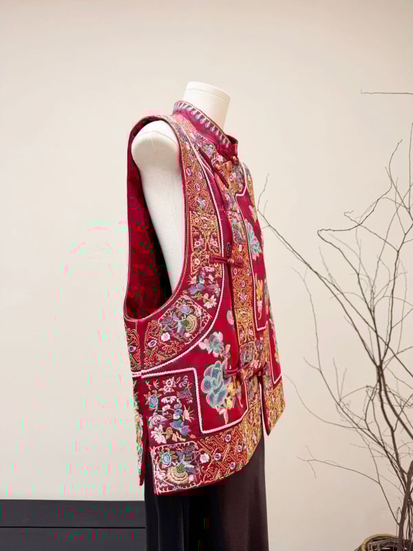 Ženski vest u kineskom stilu s vezenim, stojeći ovratnik, cvjetni uzorak, poliester 70–80%, jesen 2025