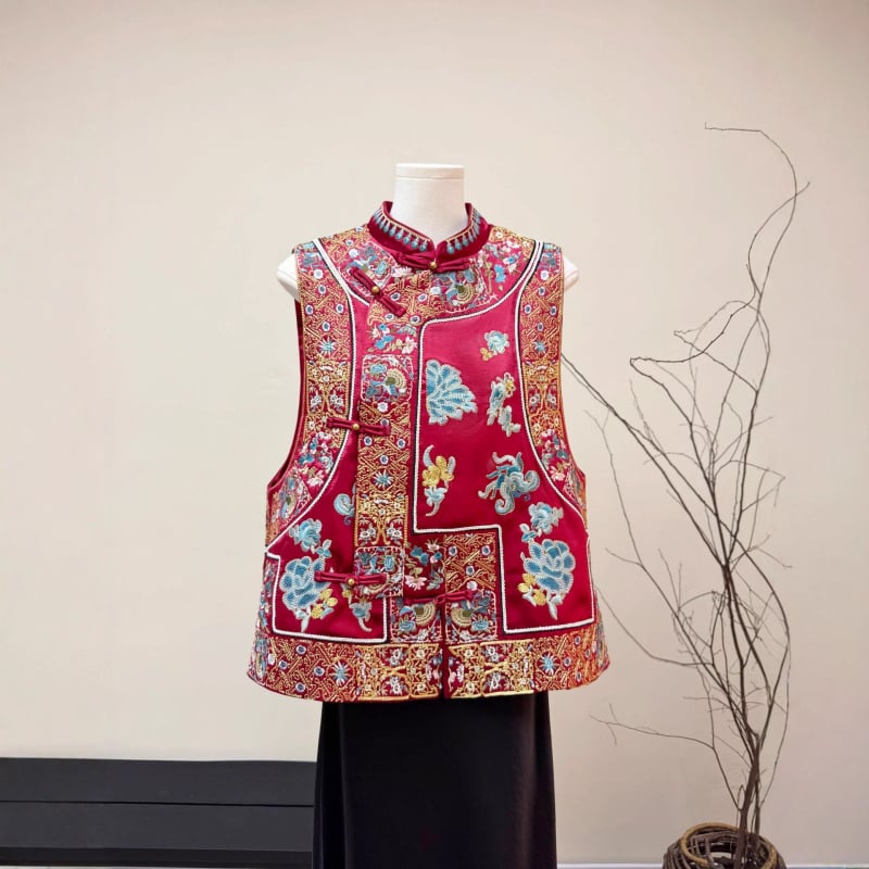 Ženski vest u kineskom stilu s vezenim, stojeći ovratnik, cvjetni uzorak, poliester 70–80%, jesen 2025