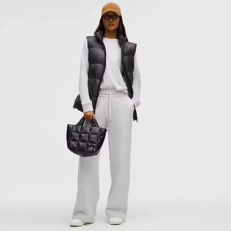 Ženska torba za poslovna putovanja, poliester, vertikalno kvadratni oblik, zatvaranje na zip, unutarnja pregrada sa zatvaračem (Stil: Poslovno putovanje; Materijal: Poliester; Oblik: Vertikalno kvadratni; Otvaranje: Zip; Unutarnja: Pretinac sa zatvaračem)