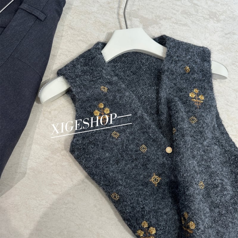 V-izrez liemenog prsluka, pleteni poliester, uzorak biljaka i cvijeća, slobodan kroj, obična duljina, japansko-korejski ležerni stil, jesen 2025