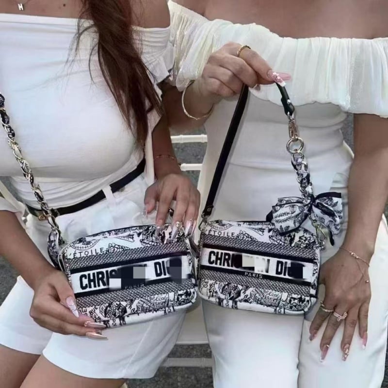 Sminktáska európai–amerikai retró stílusú, vászonból, zipzárral nyitható, nylon béléssel, vízszintes négyszöges forma