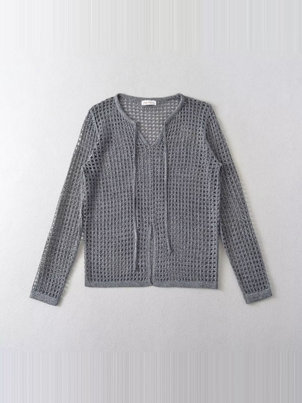 Pulover: Labav pulover od pamukovog vlakna, s perforacijama, slobodan kroj, dugi rukavi, okrugli izrez