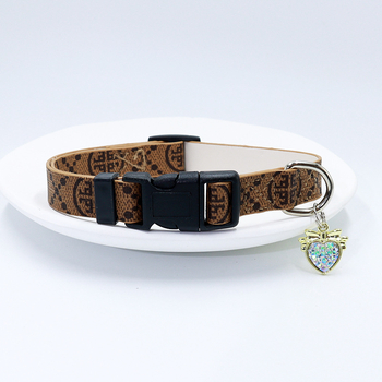 AirTag-kompatibilis nyakörv védőtok – leopárd mintás, műbőr, univerzális kompatibilitás, AURORA PET