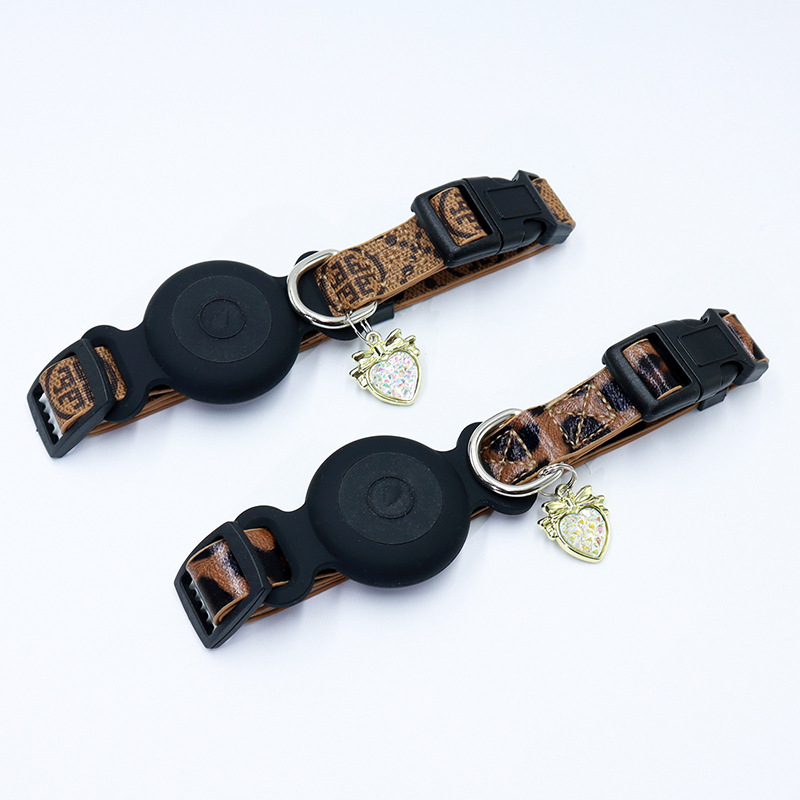 AirTag-kompatibilis nyakörv védőtok – leopárd mintás, műbőr, univerzális kompatibilitás, AURORA PET