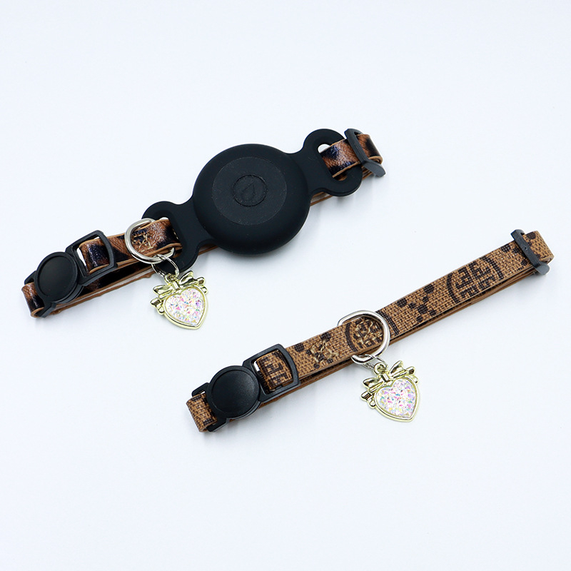 AirTag-kompatibilis nyakörv védőtok – leopárd mintás, műbőr, univerzális kompatibilitás, AURORA PET