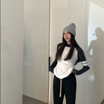 Pulóver, amerikai retro stílus, karcsúsított szabás, hosszú ujjú, kerek nyakú