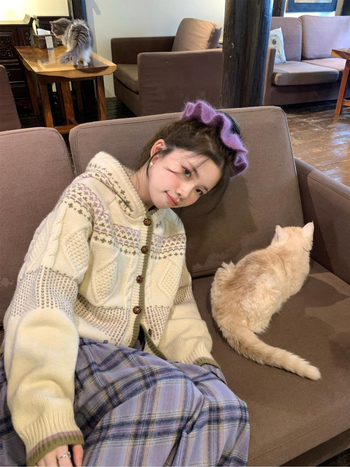 Női vastag gyapjú kötött kapucnis kardigán — koreai stílus, egyenes szabás, hossz 50–65 cm, tél 2025