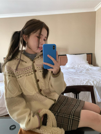 Női vastag gyapjú kötött kapucnis kardigán — koreai stílus, egyenes szabás, hossz 50–65 cm, tél 2025