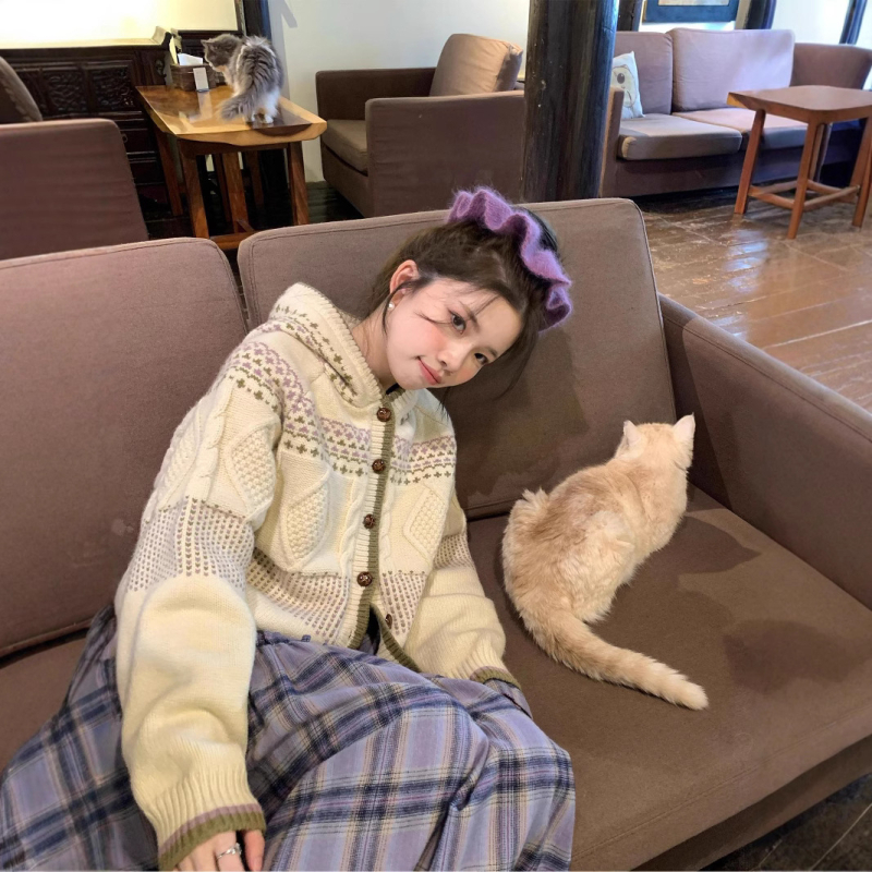 Női vastag gyapjú kötött kapucnis kardigán — koreai stílus, egyenes szabás, hossz 50–65 cm, tél 2025