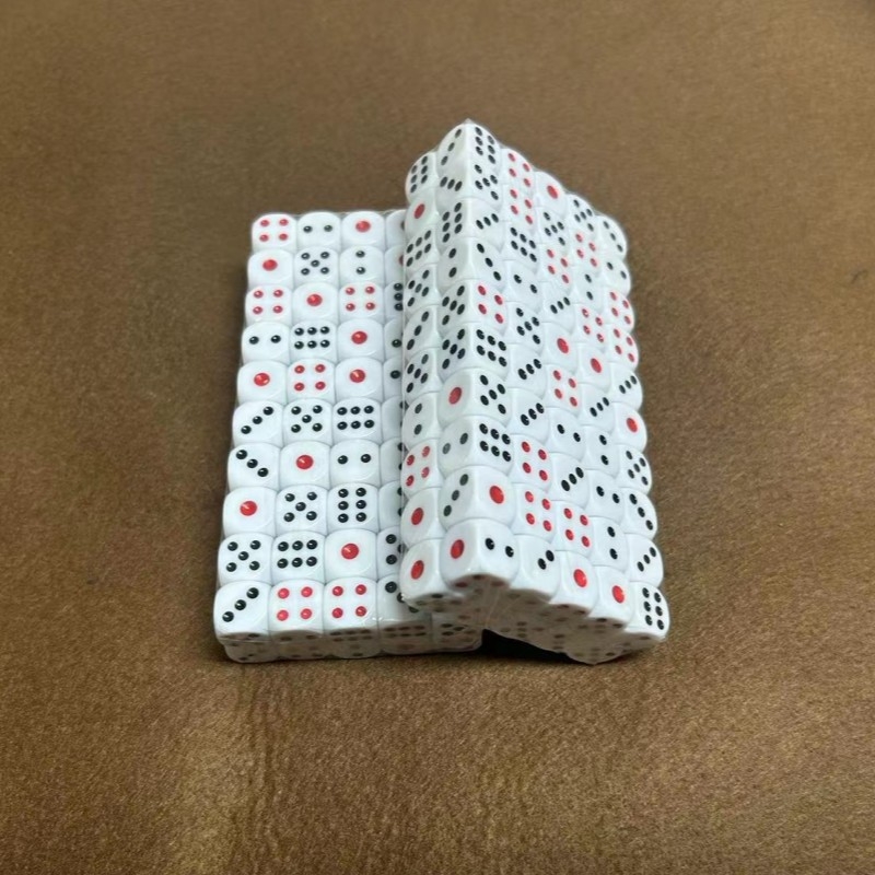 Dobókocka: négy oldalú, fillet-stílus, sakkhoz és kártyajátékokhoz alkalmas (négy oldalú; fillet-stílus; sakkhoz és kártyajátékokhoz)