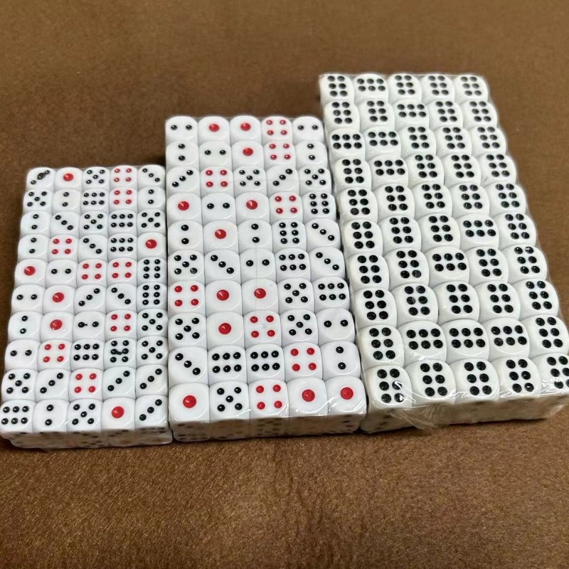 Dobókocka: négy oldalú, fillet-stílus, sakkhoz és kártyajátékokhoz alkalmas (négy oldalú; fillet-stílus; sakkhoz és kártyajátékokhoz)