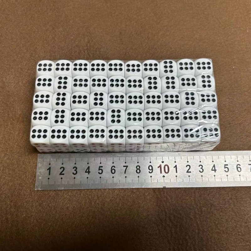 Dobókocka: négy oldalú, fillet-stílus, sakkhoz és kártyajátékokhoz alkalmas (négy oldalú; fillet-stílus; sakkhoz és kártyajátékokhoz)