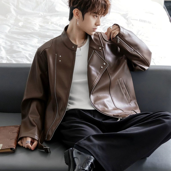 Férfi rövid fazonú juhbőrkabát reverrel és dupla gombolással az elején, 2025 ősz kiadás