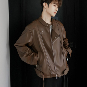 Férfi rövid fazonú juhbőrkabát reverrel és dupla gombolással az elején, 2025 ősz kiadás