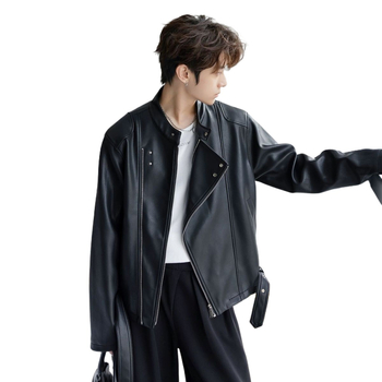 Férfi rövid fazonú juhbőrkabát reverrel és dupla gombolással az elején, 2025 ősz kiadás