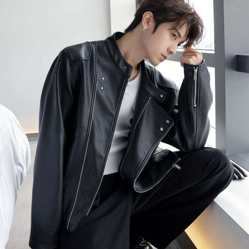 Férfi rövid fazonú juhbőrkabát reverrel és dupla gombolással az elején, 2025 ősz kiadás