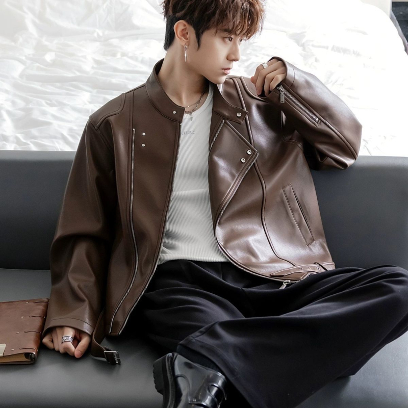 Férfi rövid fazonú juhbőrkabát reverrel és dupla gombolással az elején, 2025 ősz kiadás