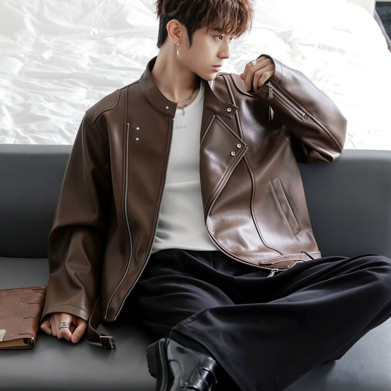 Férfi rövid fazonú juhbőrkabát reverrel és dupla gombolással az elején, 2025 ősz kiadás