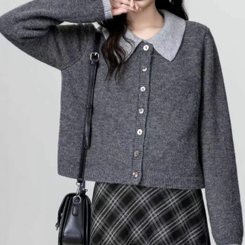 Πλεκτό γυναικείο cardigan με ψεύτικο διπλό στρώμα, γιακά polo, μακριά μανίκια, στενή γραμμή