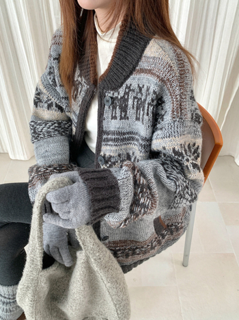 Vuneni kardigan s jacquard geometrijskim uzorkom, debeli pleteni, okrugli ovratnik