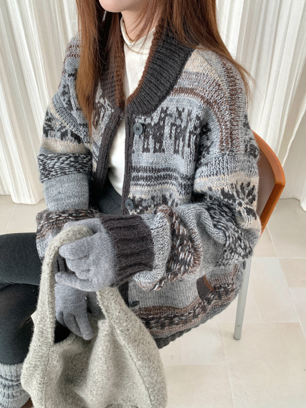 Vuneni kardigan s jacquard geometrijskim uzorkom, debeli pleteni, okrugli ovratnik