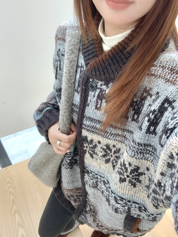 Vuneni kardigan s jacquard geometrijskim uzorkom, debeli pleteni, okrugli ovratnik