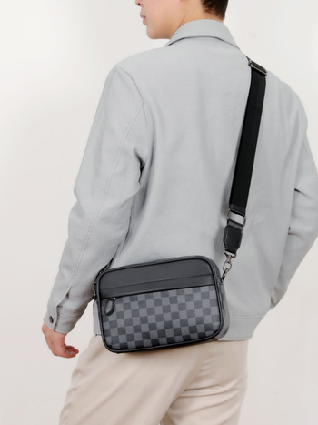 Muška crossbody torba u urbanističkom minimalističkom stilu, PU materijal, vodootporna i ultra lagana, karirani uzorak, podstava od poliester materijala, pogodno za 8-inčni laptop
