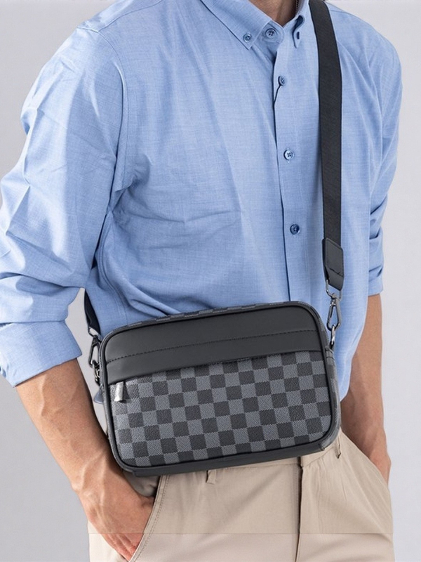 Muška crossbody torba u urbanističkom minimalističkom stilu, PU materijal, vodootporna i ultra lagana, karirani uzorak, podstava od poliester materijala, pogodno za 8-inčni laptop
