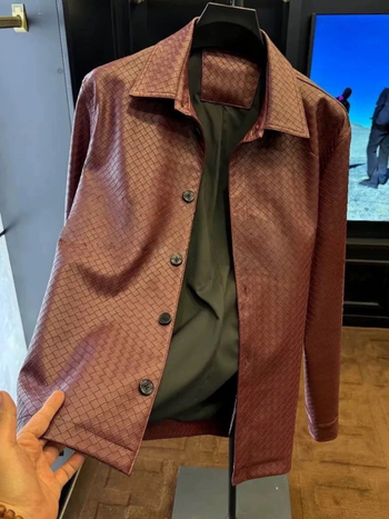 Férfi PU bőrkabát reveres gallérral, szűk szabás, egysoros gombos zárás, poliészter bélés