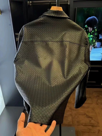 Férfi PU bőrkabát reveres gallérral, szűk szabás, egysoros gombos zárás, poliészter bélés