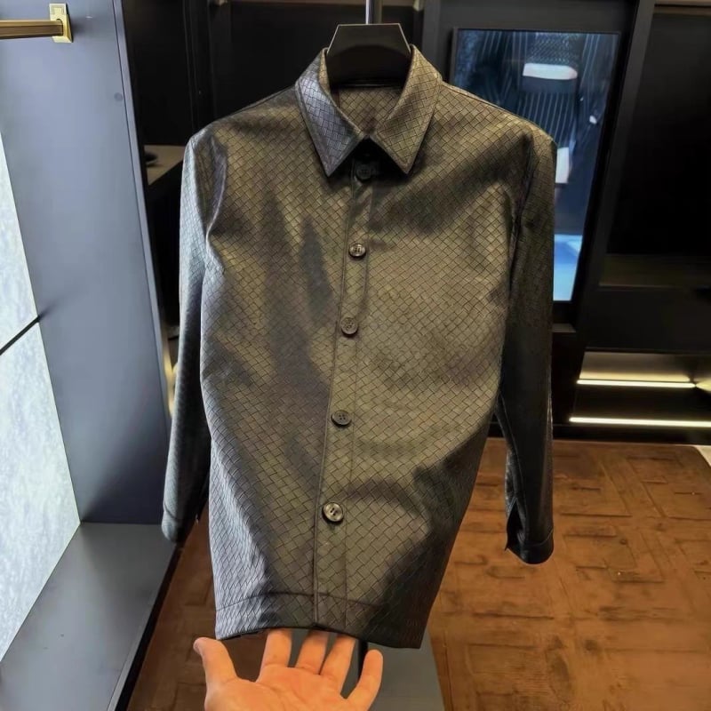 Férfi PU bőrkabát reveres gallérral, szűk szabás, egysoros gombos zárás, poliészter bélés