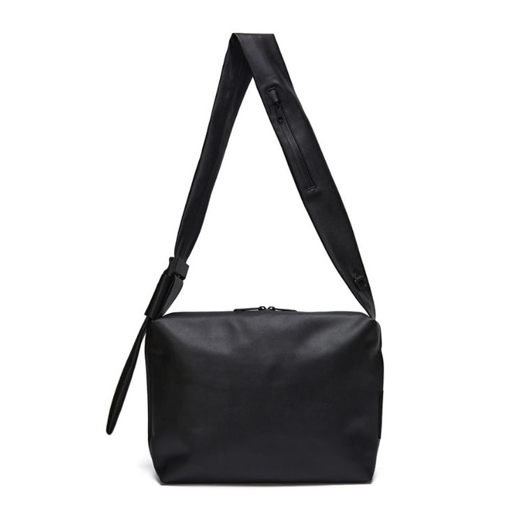 Férfi crossbody táska – egyszerű design, PU bőr, vízszintes négyszögletű forma, cipzáras nyitás, belső cipzáras zseb, vízálló