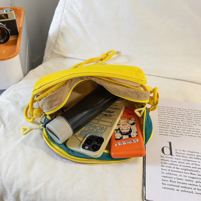 Crossbody torba za vanjske sportove, unisex, najlon materijal, vodootporna i ultralagana, uzorak: slova