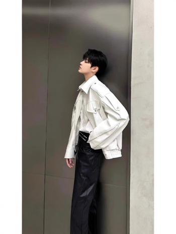 Férfi PU bőrkabát, cleanfit stílus, elülső cipzár, poliészter bélés, kapucni nélküli