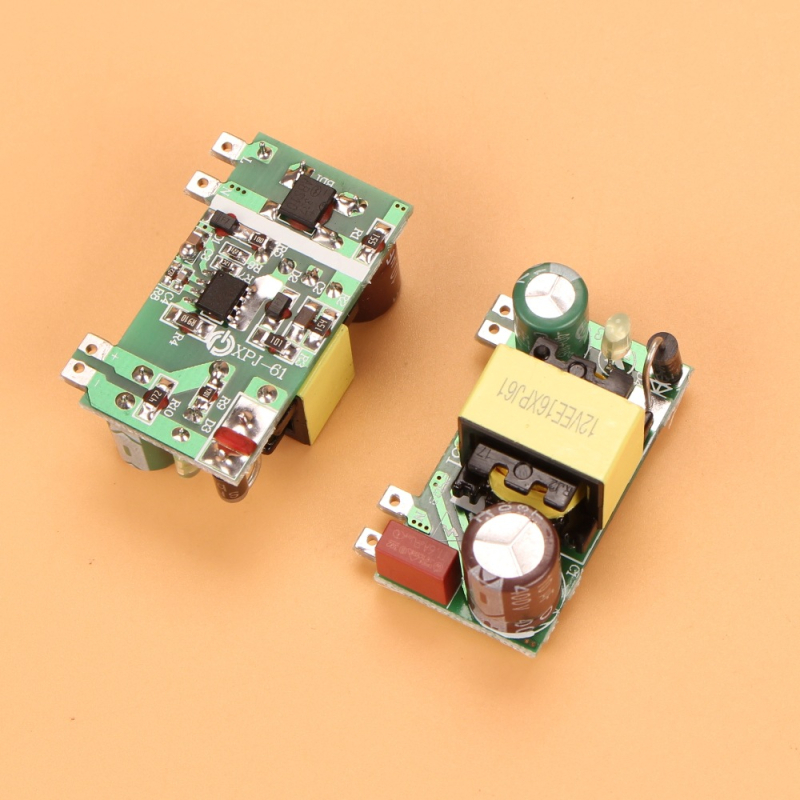 Изолиран мултиизходен превключващ модул за захранване: 12V 1A, 5V 2.4A, 24V 0.5A