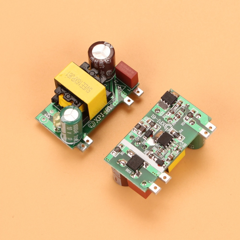 Изолиран мултиизходен превключващ модул за захранване: 12V 1A, 5V 2.4A, 24V 0.5A