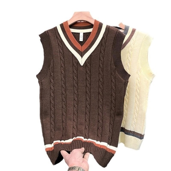 Muška bezruk vest s V-izrezom, slobodan kroj, angora 30–35%, proljeće i jesen