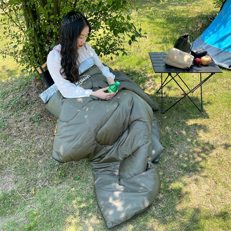 Spavaći vreća u stilu omotnice, debela, s kapuljačom, za odrasle; idealna za planinarenje i penjanje. Težina: 2.1 kg; Punjac: spun filament cotton; Podstava: poli-cotton; Tkanina: poliester satenski.