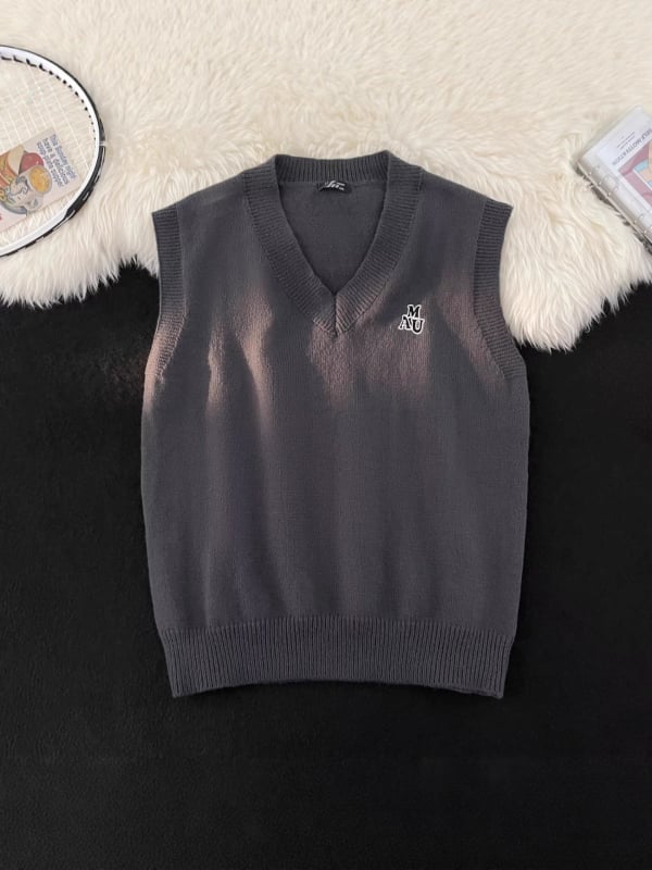 Muški pleteni bez rukava prsluk s V-izrezom, slobodan kroj, mješavina vune 30–35%, proljeće i jesen 2025