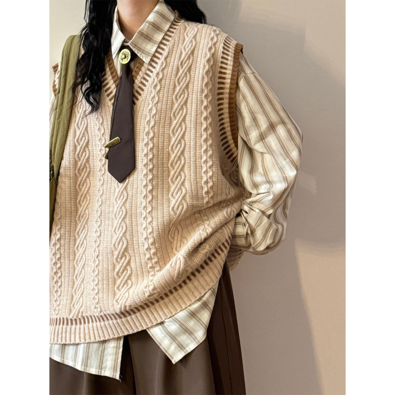 Muški prsluk od kabel pletenine s V-izrezom, opuštenog kroja, vunena smjesa 30-35%, zimski komad