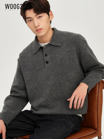 Muški debeli pleteni džemper s ovratnikom tipa lapel, širokog kroja, jednobojni, 36–40% vuna, zimski model.