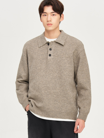 Muški debeli pleteni džemper s ovratnikom tipa lapel, širokog kroja, jednobojni, 36–40% vuna, zimski model.