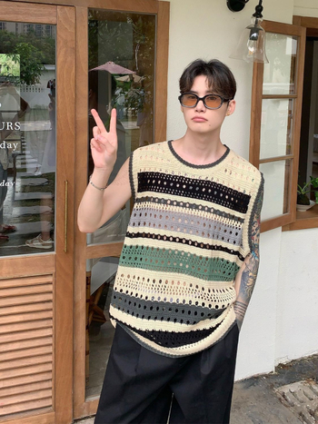 Vintage prugasti bezrukavni prsluk od tanke mrežaste pletenine, okrugli izrez