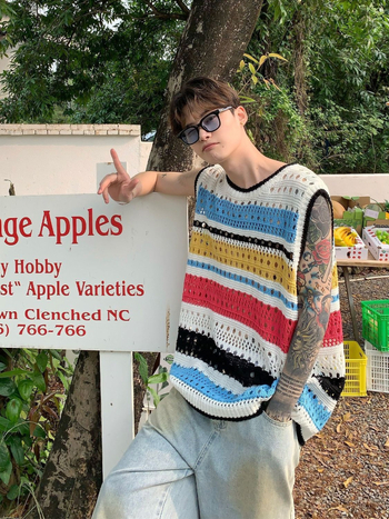 Vintage prugasti bezrukavni prsluk od tanke mrežaste pletenine, okrugli izrez