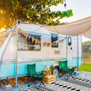 Εξωτερική υγρασία-αποτρεπτική υπνόστρωμα για κατασκήνωση – Υλικό PP, ύφασμα twill με κούφιες πλαστικές σωληνάδες, βάρος 200–750 g/m², κατάλληλο για 5–10 άτομα