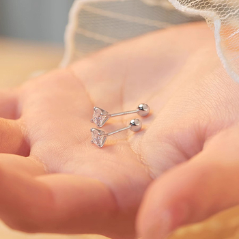 S925 srebrne naušnice s moissanitom, četveroprsta postavka, vijčano zatvaranje, minimalistički geometrijski stil, unisex