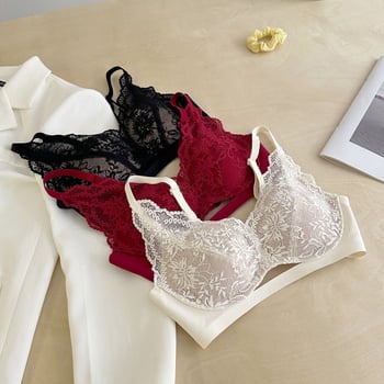 Δαντελένιο σουτιέν χωρίς ενίσχυση, 3/4 κάλυμμα, πίσω κούμπωμα τεσσάρων σειρών, σταθεροί ιμάντες, δαντελένια λεπτομέρεια